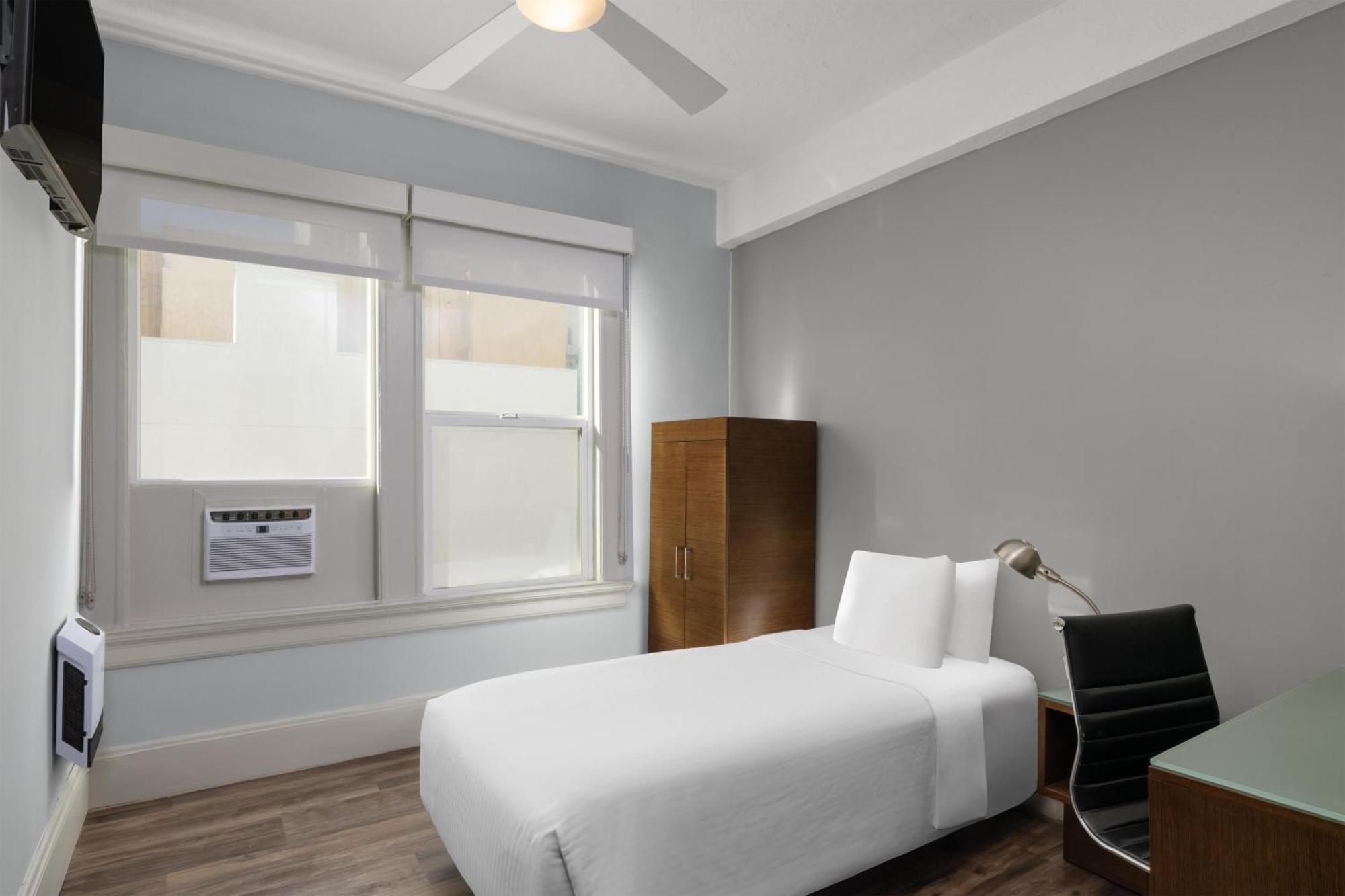 Single Room Roll Shower Work Desk Mobility Access or Non-Smoking